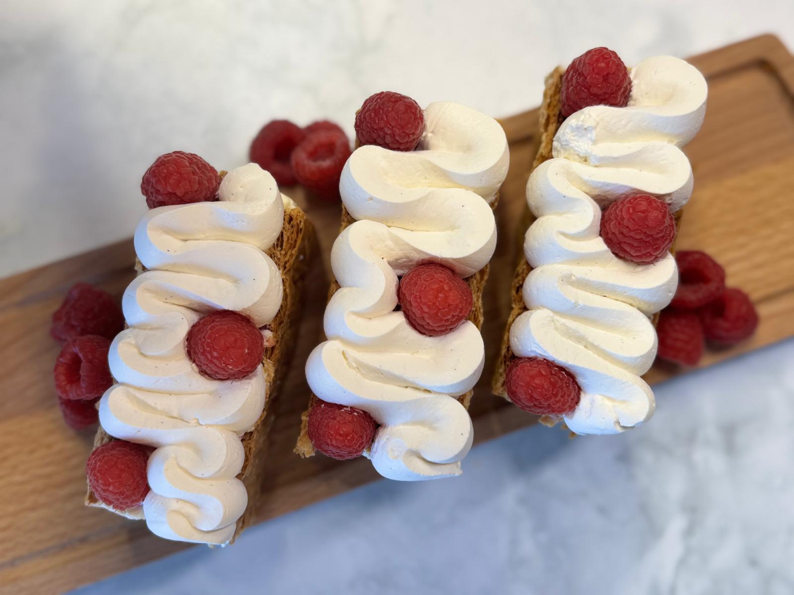 Millefeuille framboise coupé